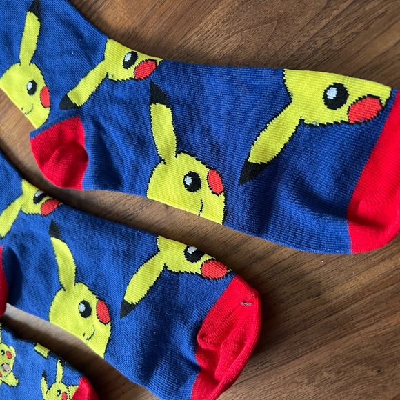 NEW 2 Pairs of Pokémon socks Pikachu unisex one size blue yellow red brand new - Picture 3 of 5